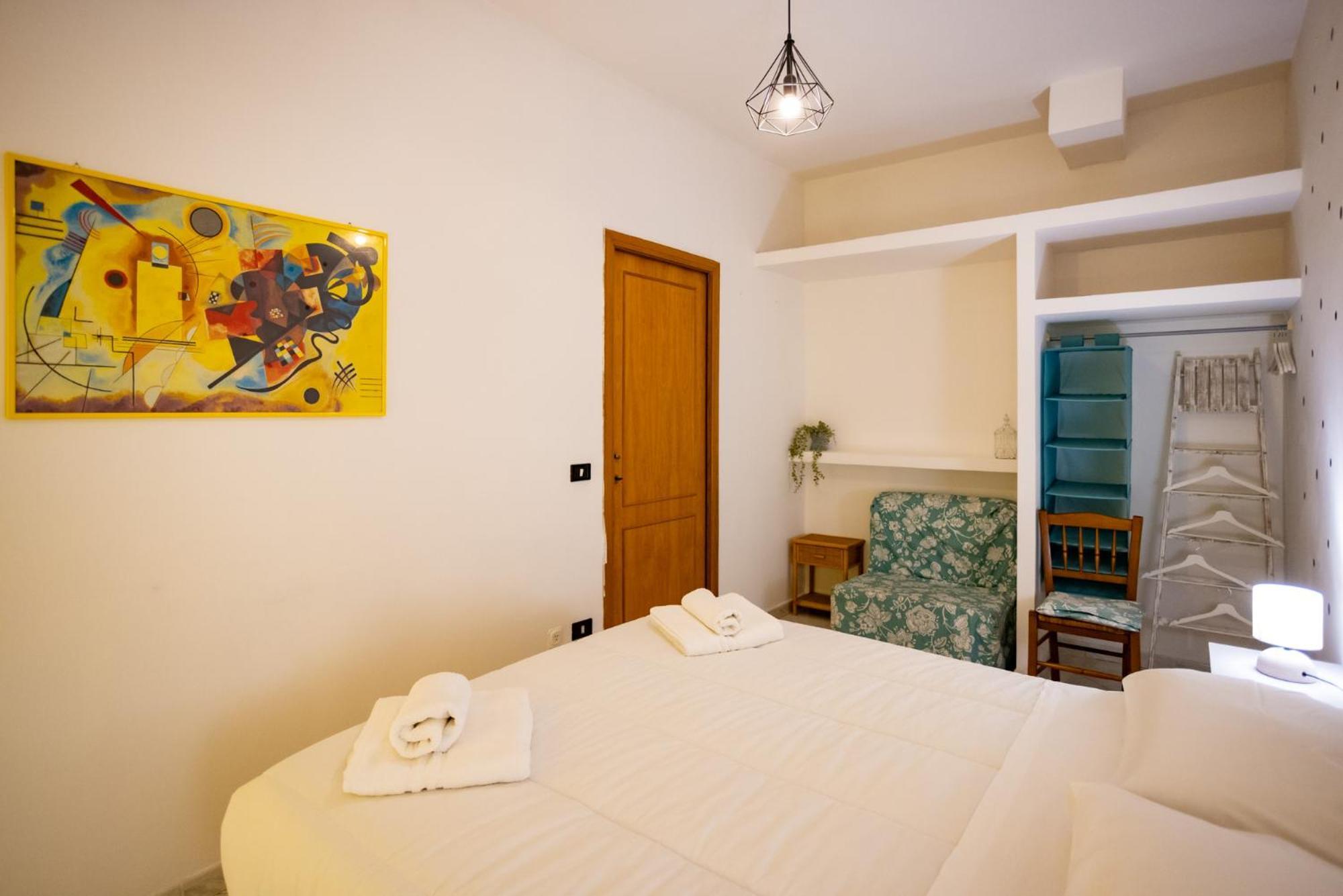 Apartment Via Mezzocannone 97 Naples