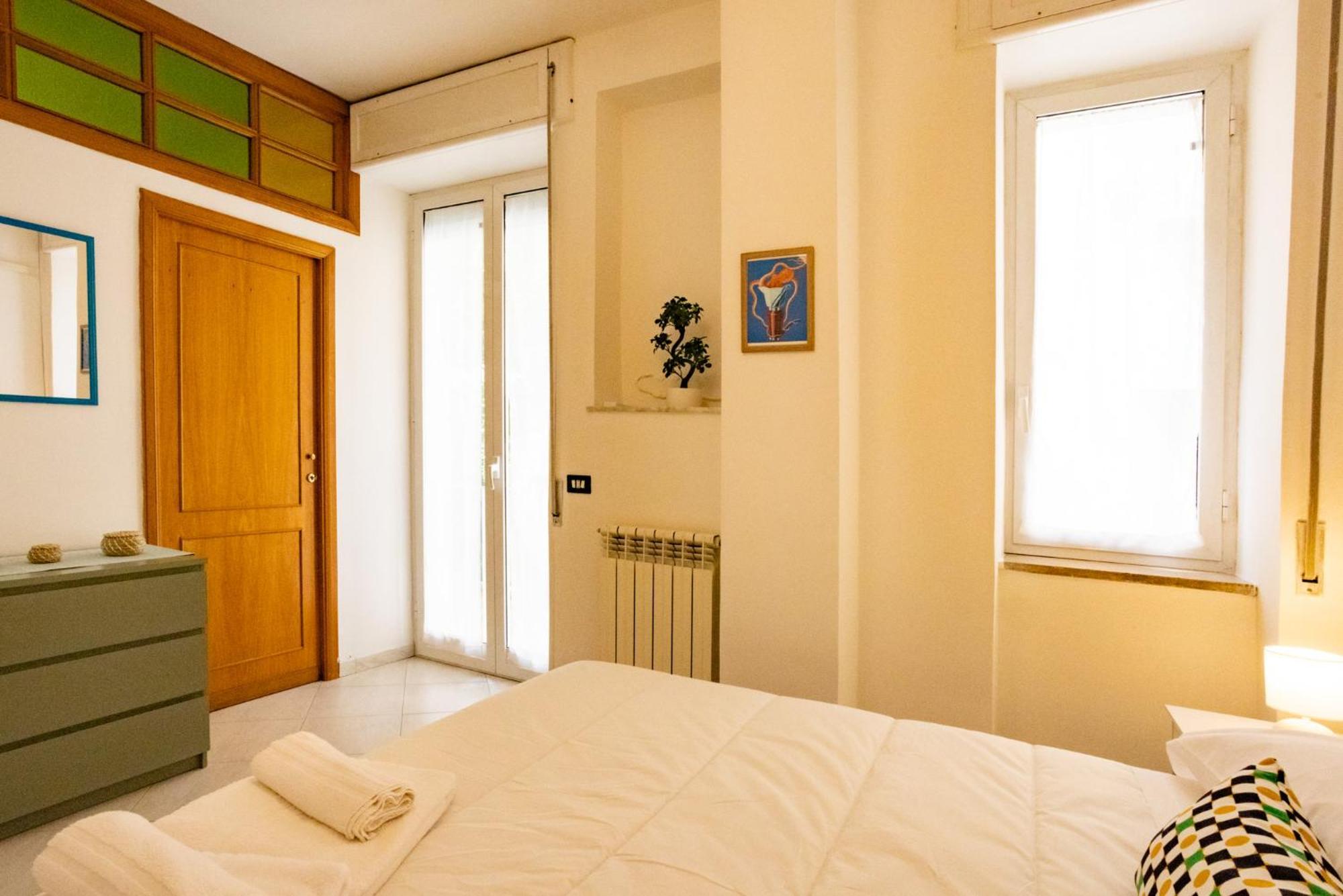 Apartment Via Mezzocannone 97 Naples