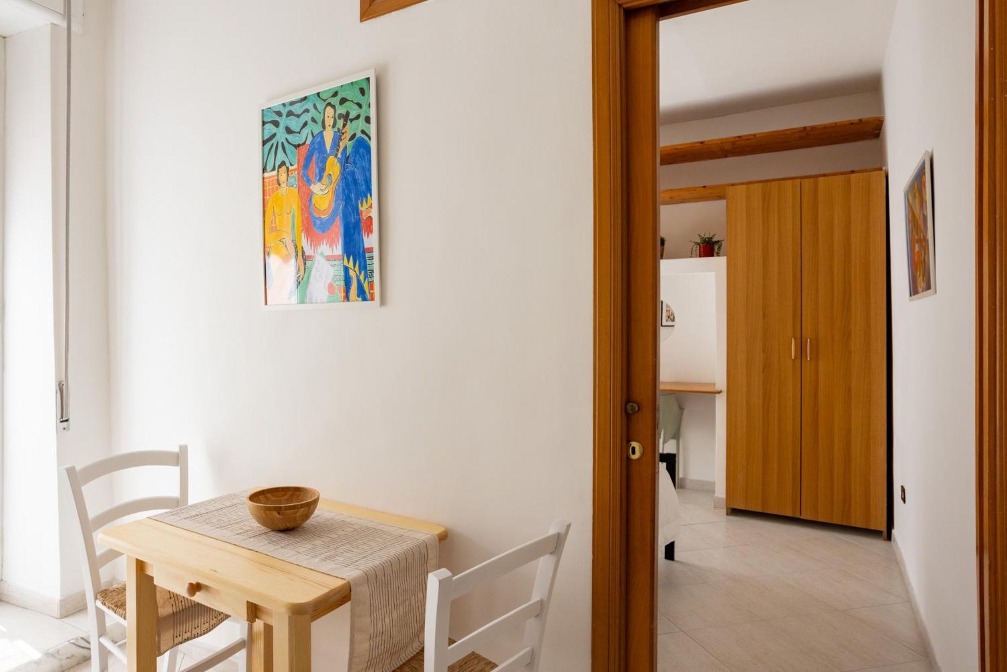 Apartment Via Mezzocannone 97 *