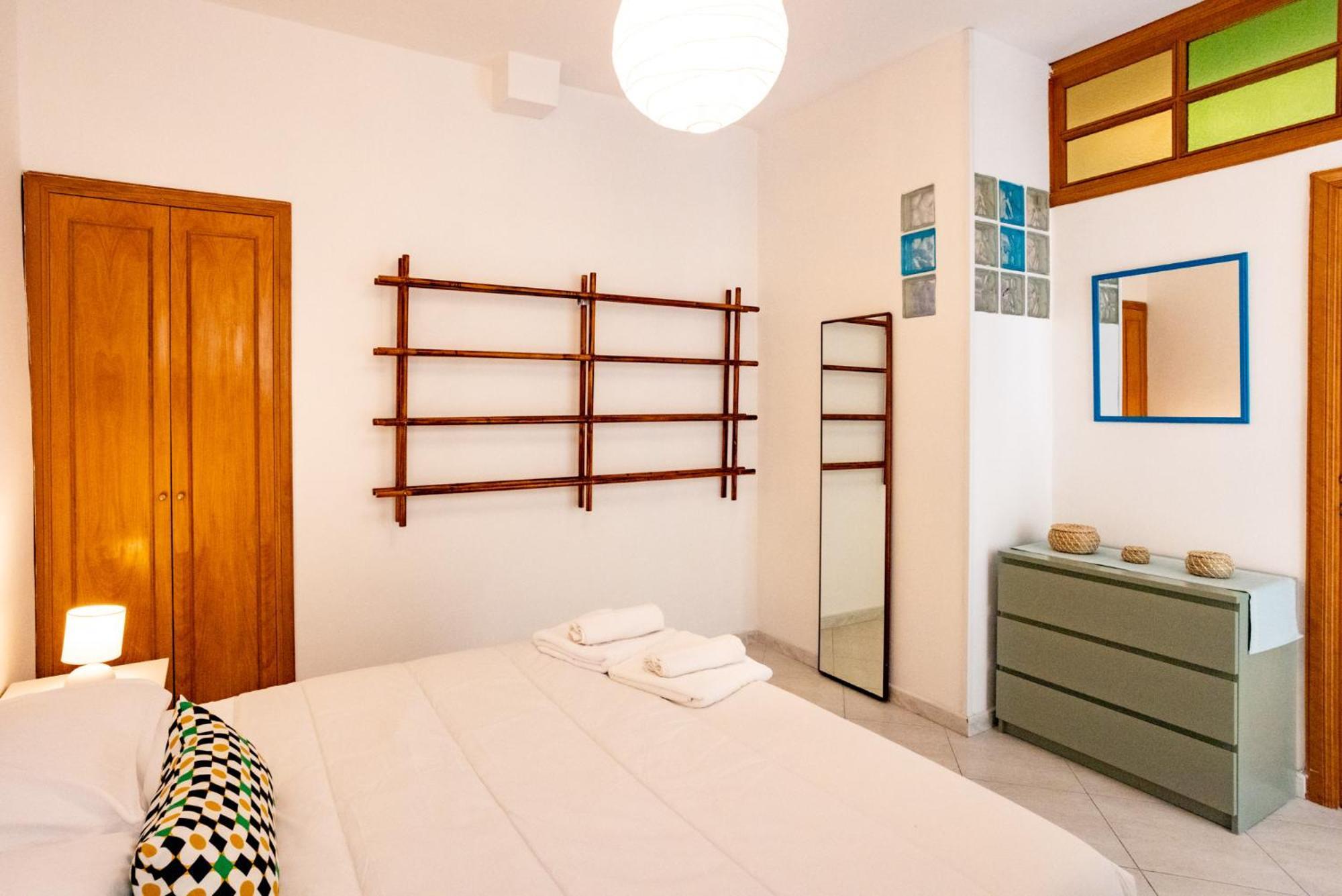 Via Mezzocannone 97 Apartment *