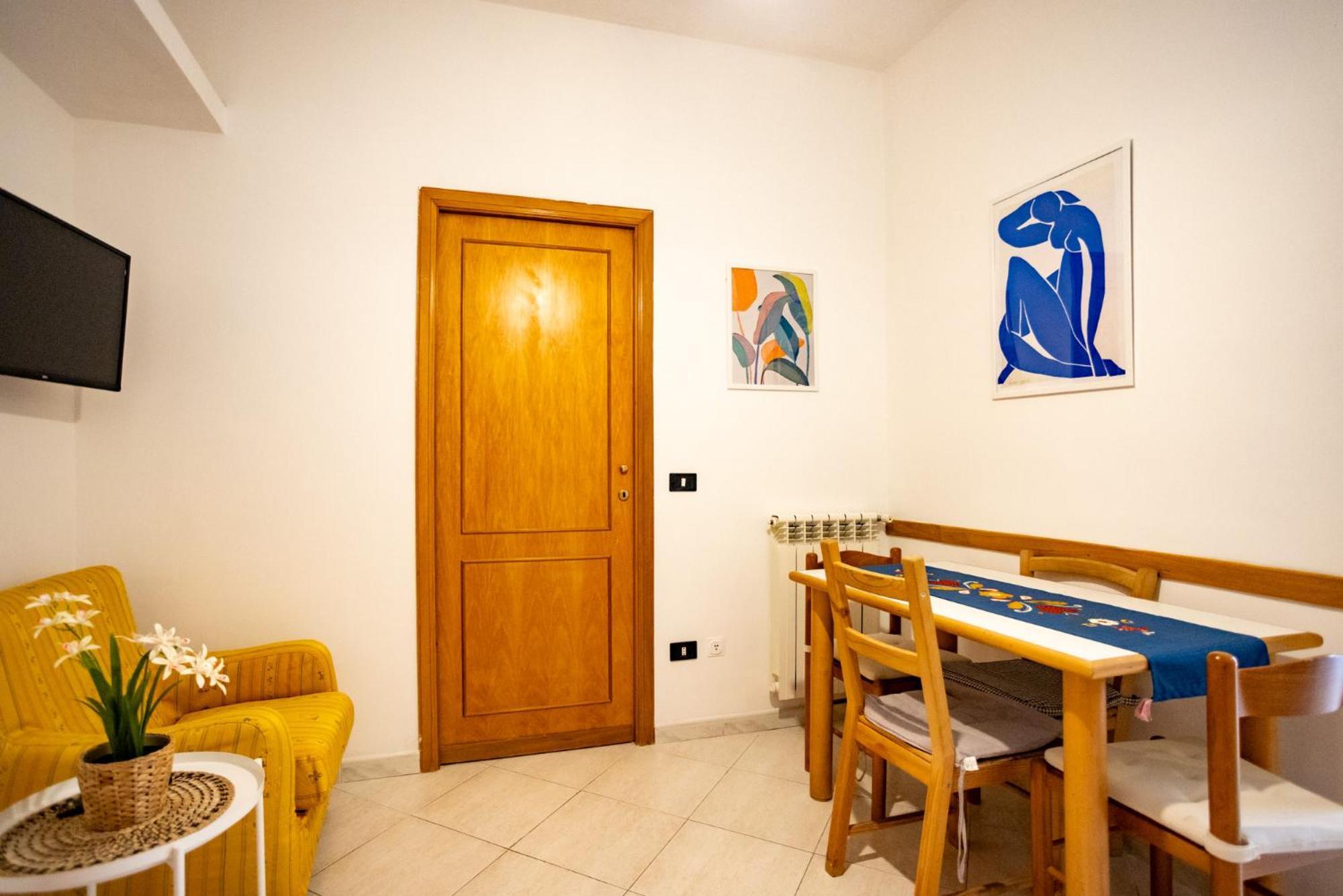 Apartment Via Mezzocannone 97 *