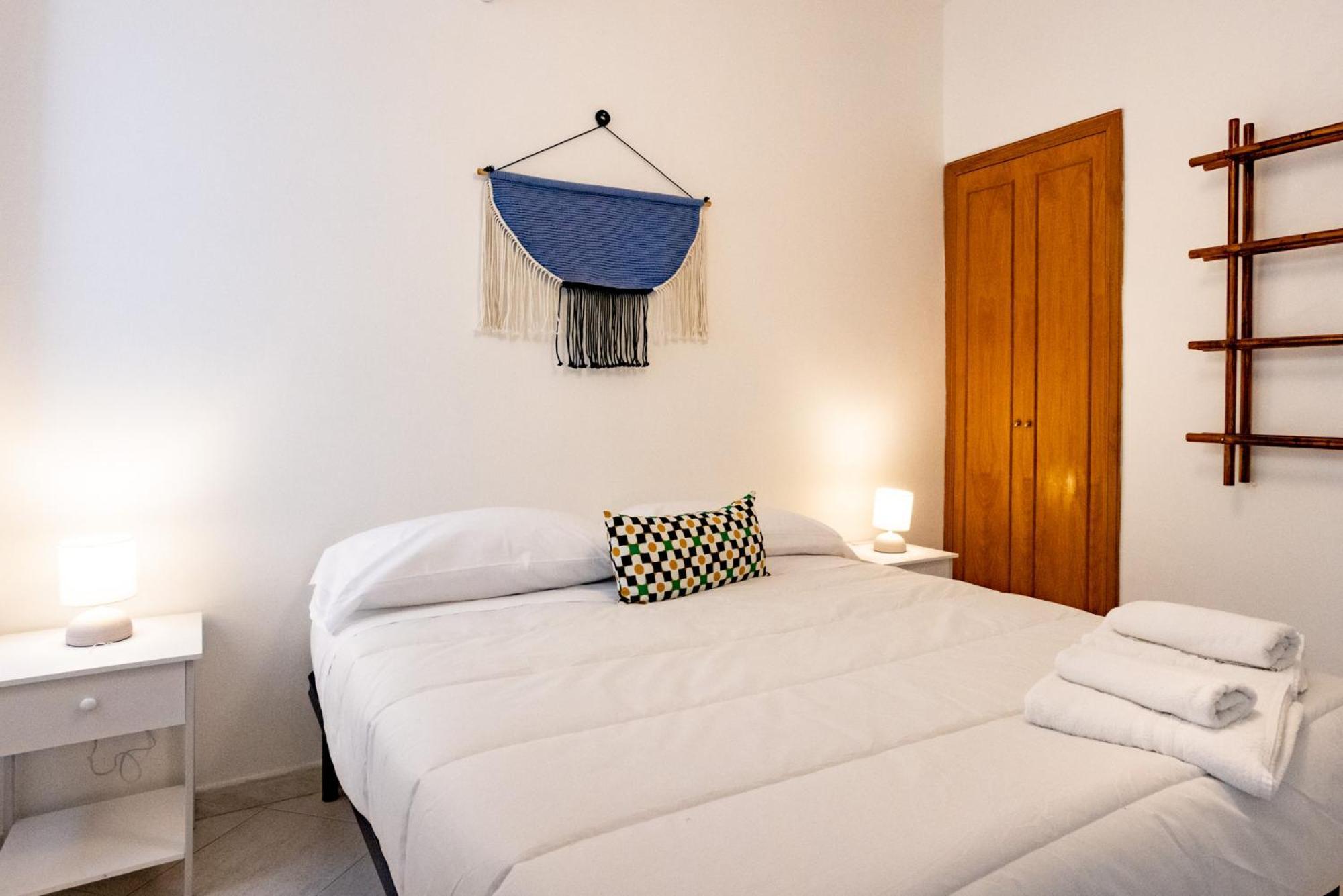 Apartment Via Mezzocannone 97 *