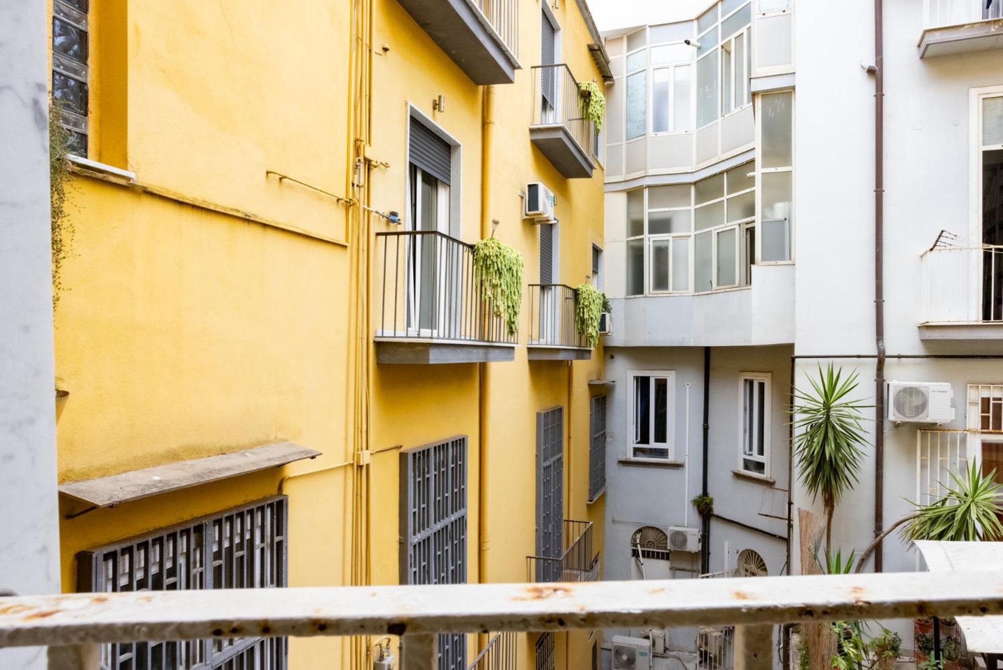 Via Mezzocannone 97 Apartment *