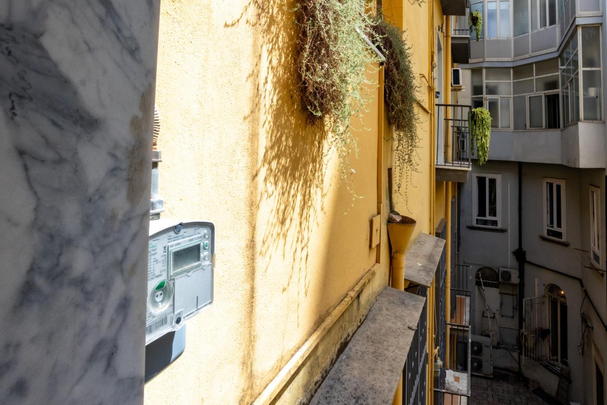 Apartment Via Mezzocannone 97 Naples
