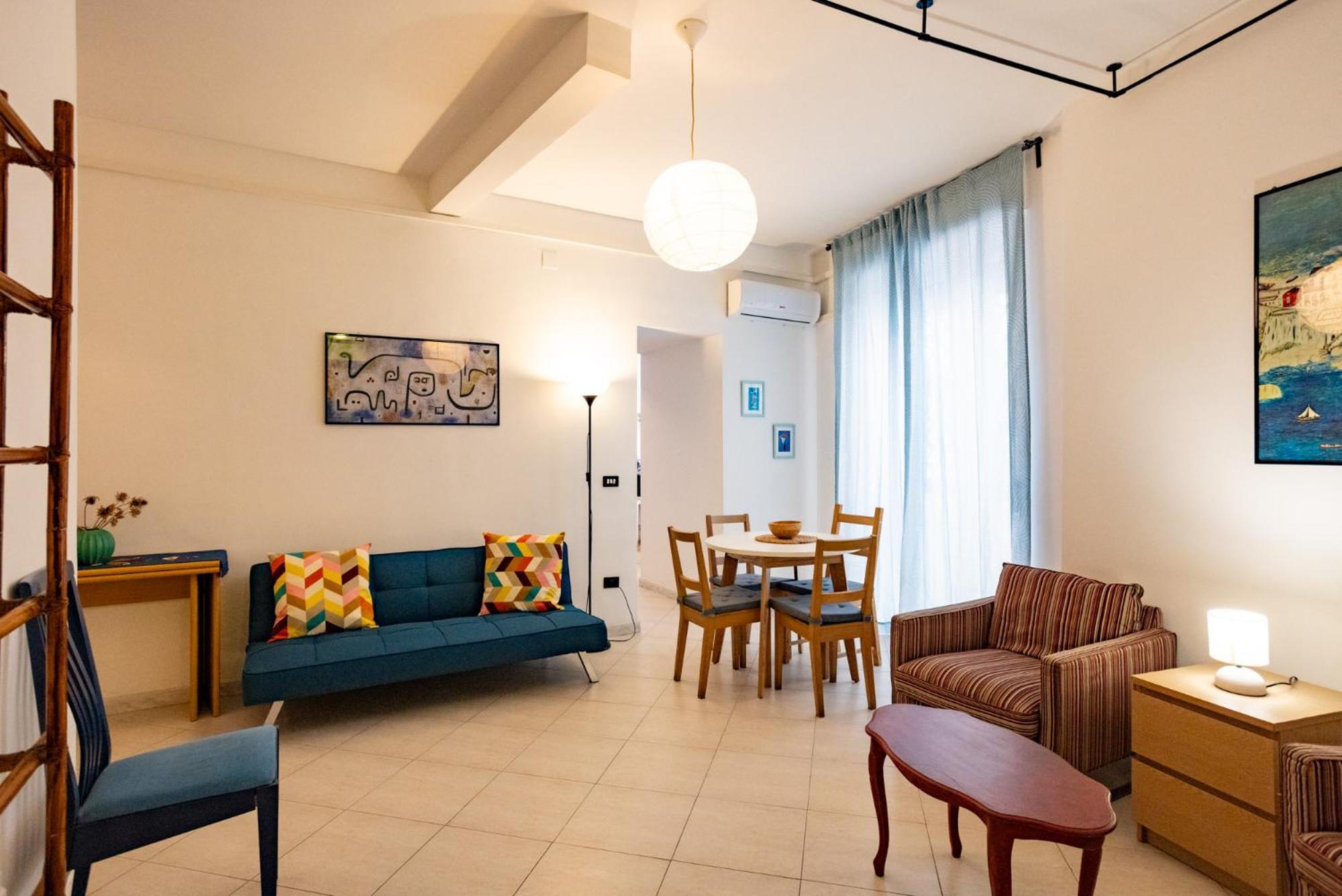 Apartment Via Mezzocannone 97 *