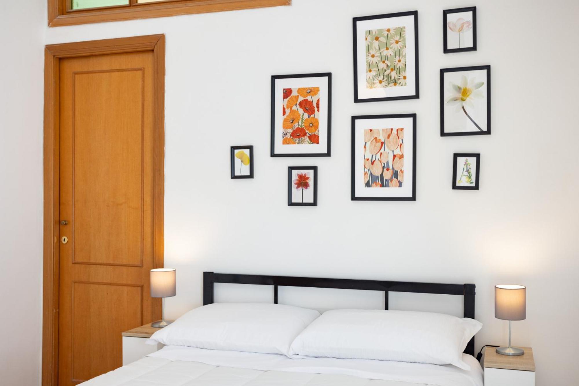 Apartment Via Mezzocannone 97 Naples