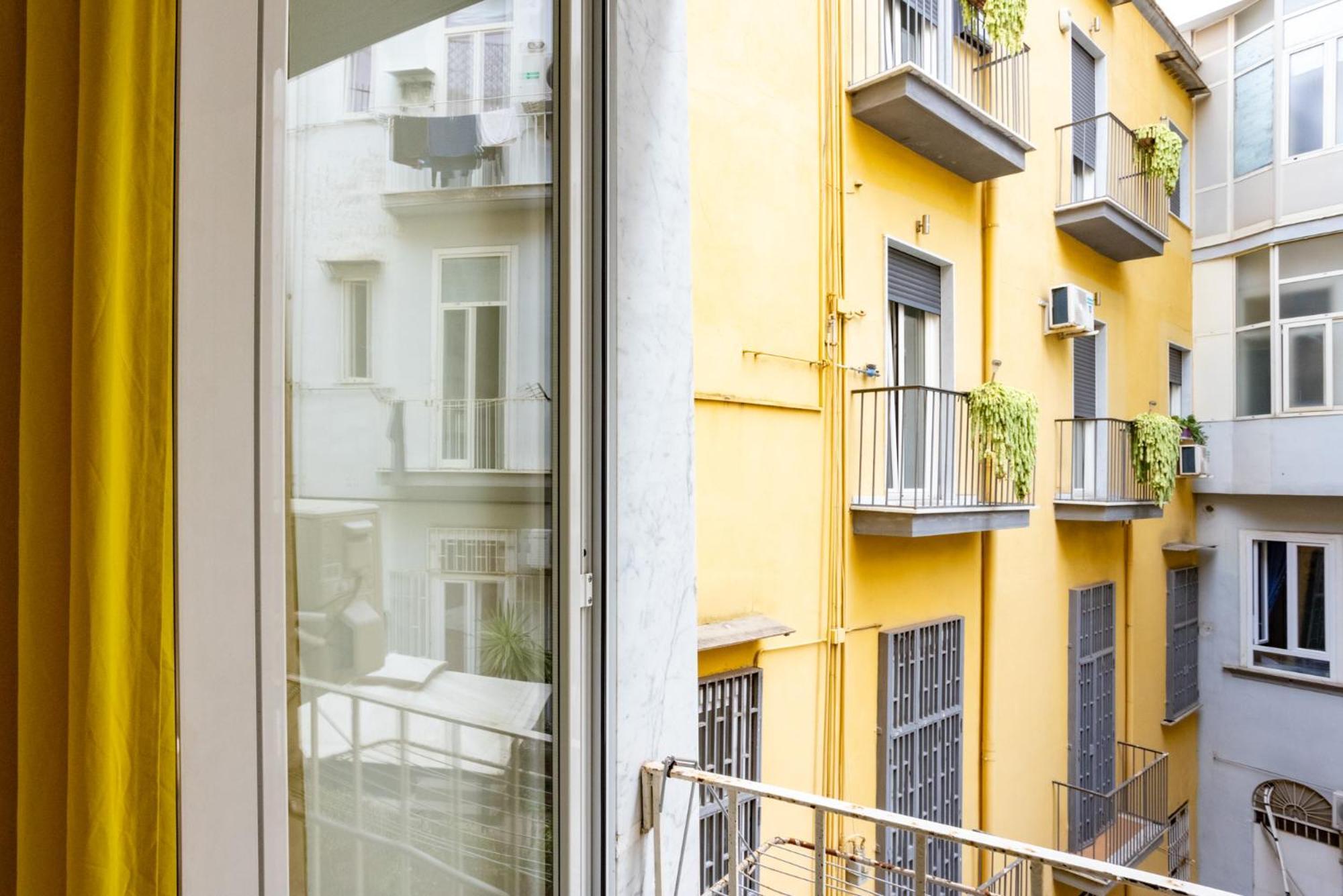 Apartment Via Mezzocannone 97