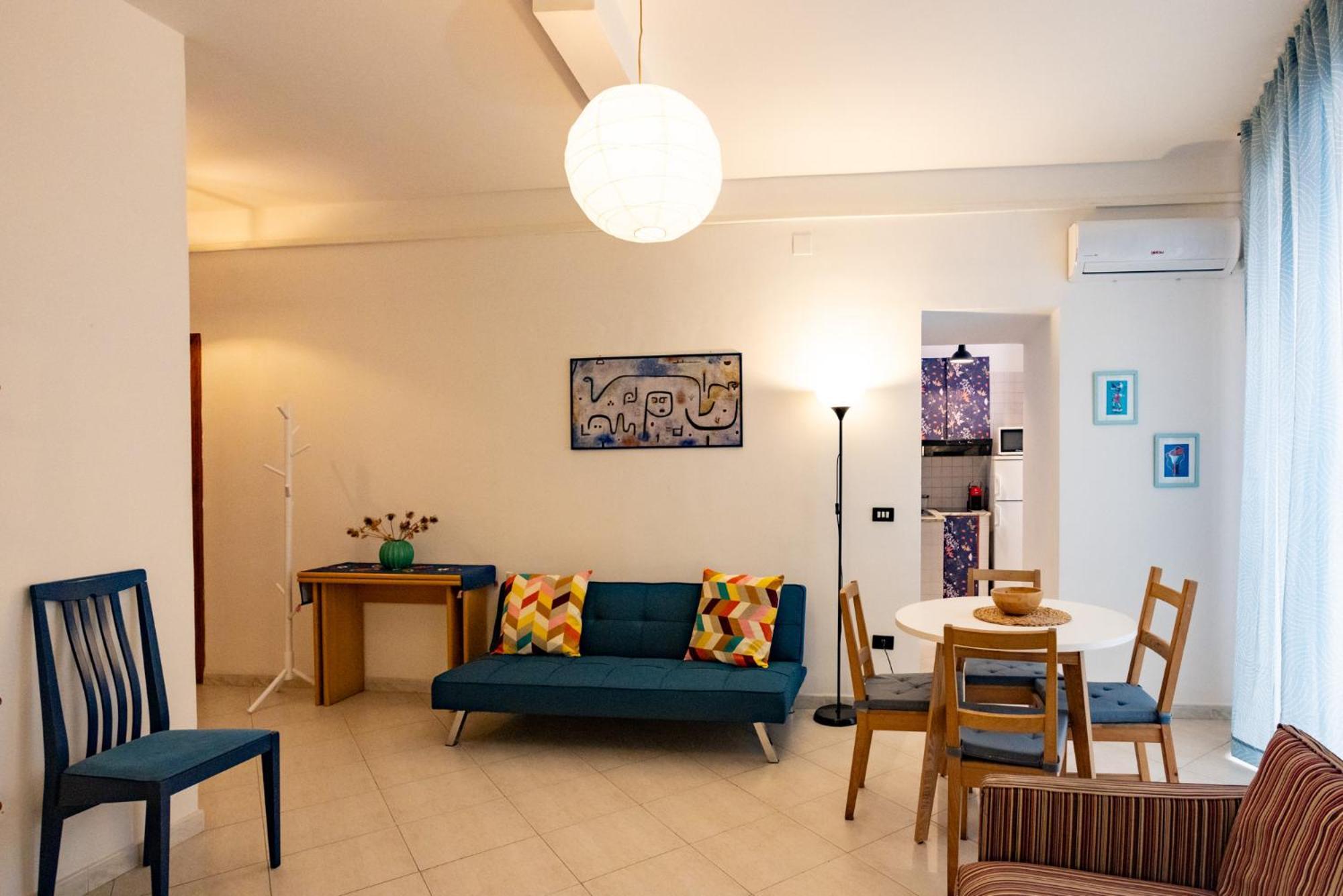 Apartment Via Mezzocannone 97 *