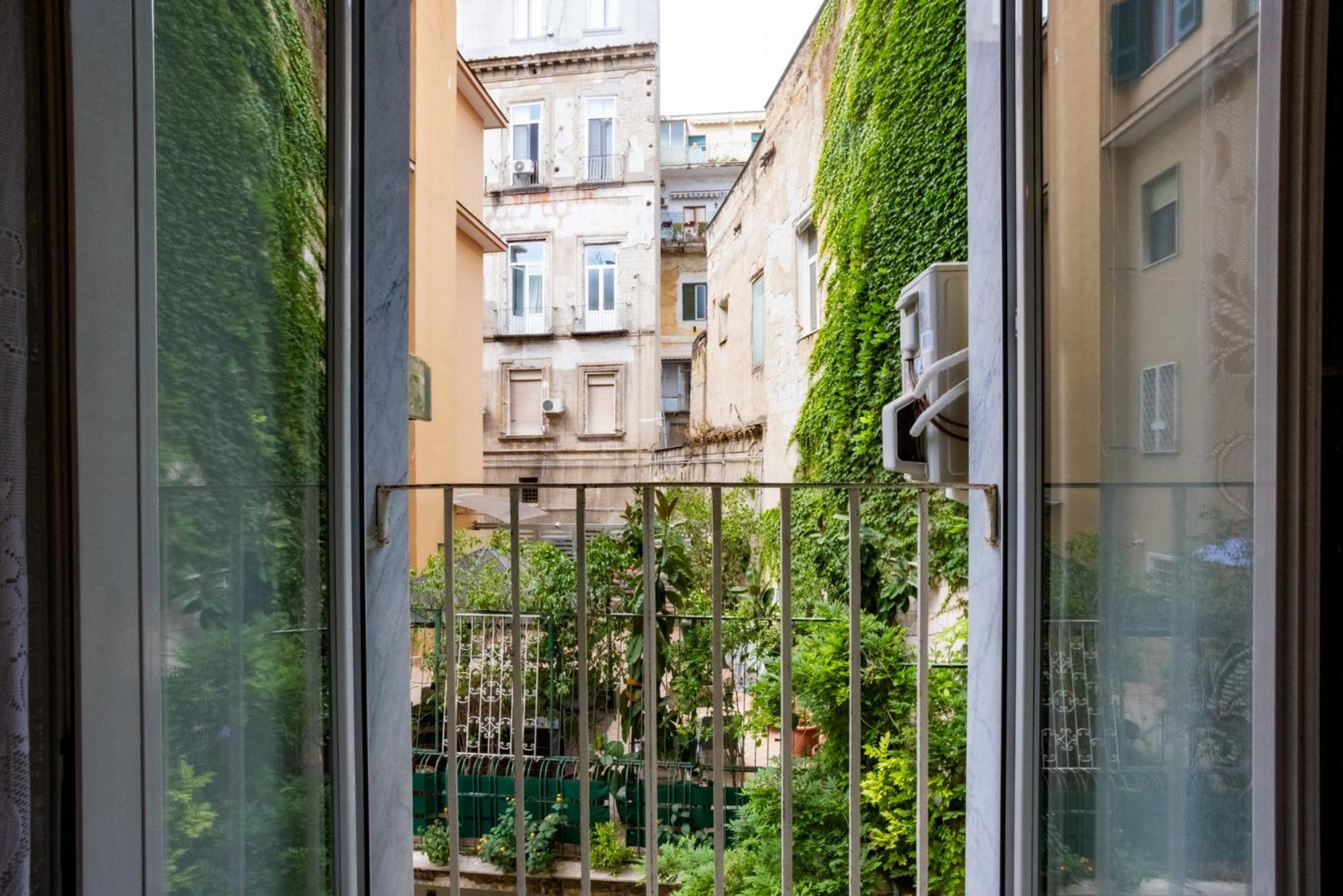Apartment Via Mezzocannone 97 Naples